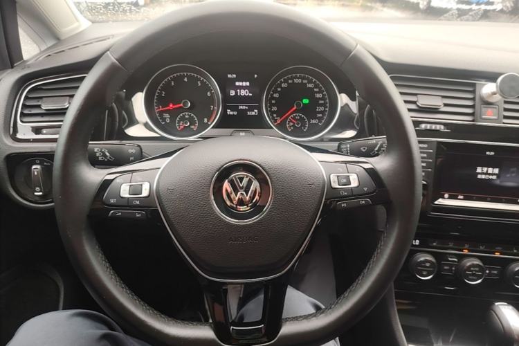 Used Volkswagen Golf 2015 1.4TSI Automatic Flagship Model Steering Wheel
