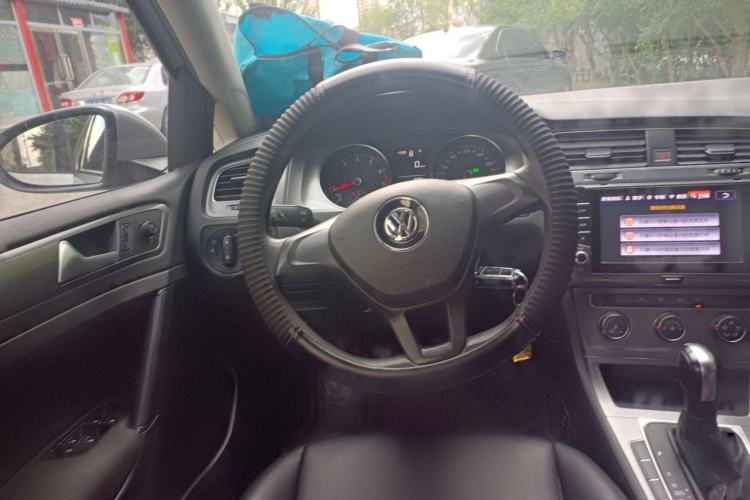 Used Volkswagen Golf 2015 1.6L Automatic Fashion Model Steering Wheel
