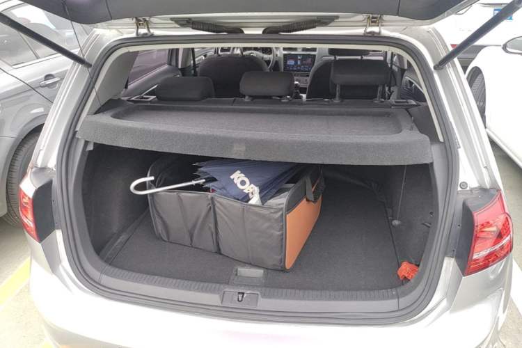 Used Volkswagen Golf 2015 1.6L Manual Fashion Edition Trunk