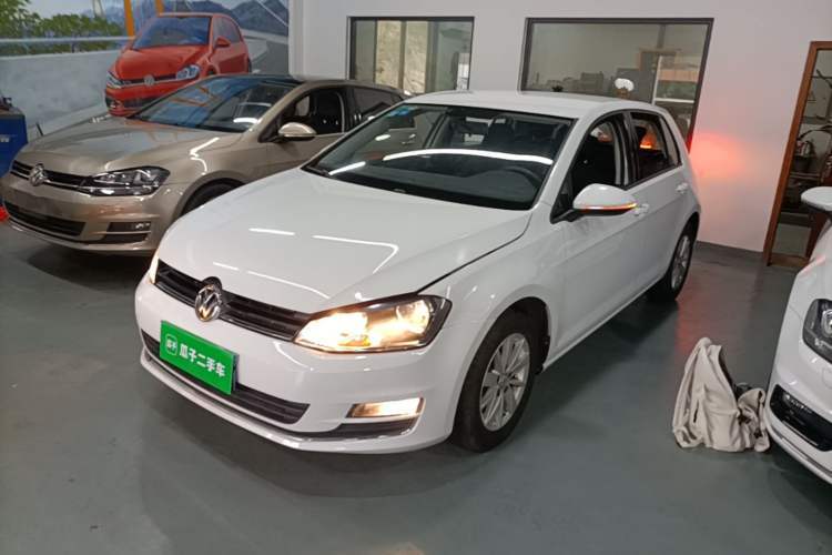 Used Volkswagen Golf 2015 1.6L Manual Fashion Edition Guazi used car, China used car export, Used car for sale, Used  cars, Cheapest cars for sale