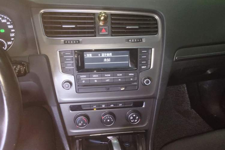 Used Volkswagen Golf 2015 1.4TSI Automatic Comfort Model Audio And AC Panel