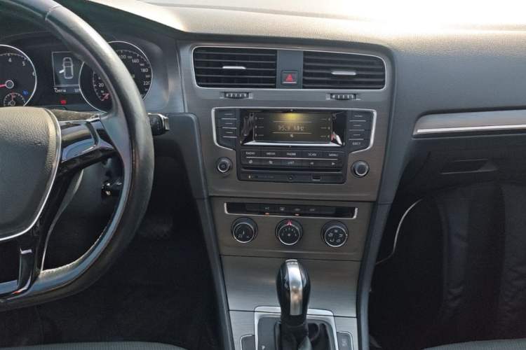 Used Volkswagen Golf 2015 1.4TSI Automatic Comfort Model Audio And AC Panel