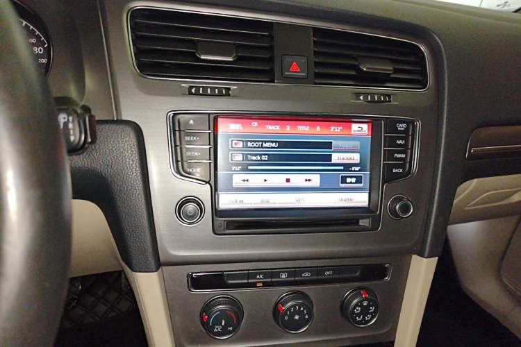 Used Volkswagen Golf 2015 1.6L Automatic Comfort Model Audio And AC Panel