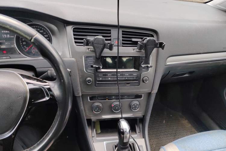 Used Volkswagen Golf 2015 1.6L Automatic Comfort Model Audio And AC Panel