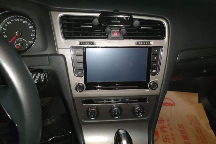 Used Volkswagen Golf 2015 1.4TSI Automatic Comfort Model Audio And AC Panel