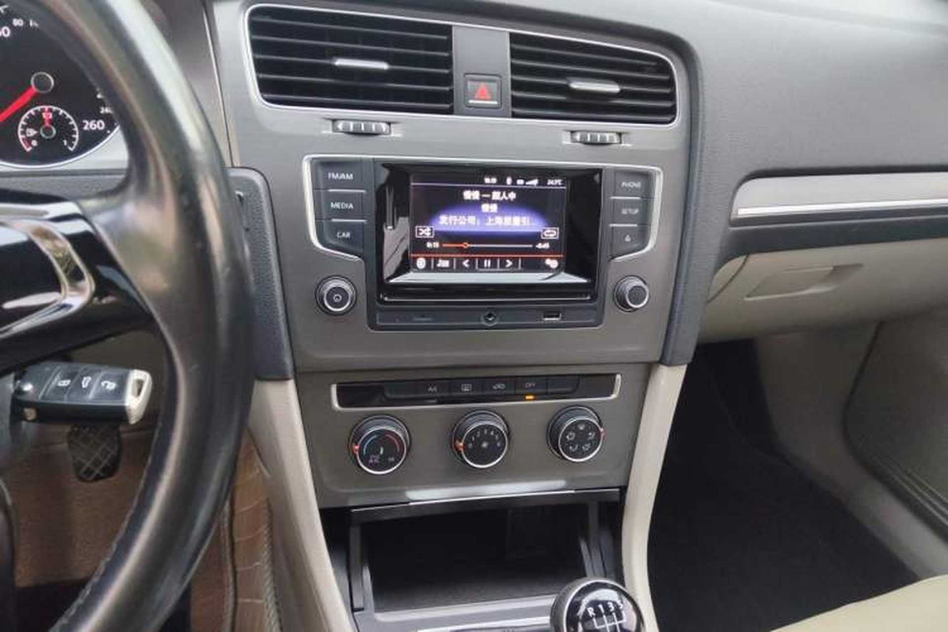 Used Volkswagen Golf 2015 1.4TSI Manual Comfort Model Audio And AC Panel