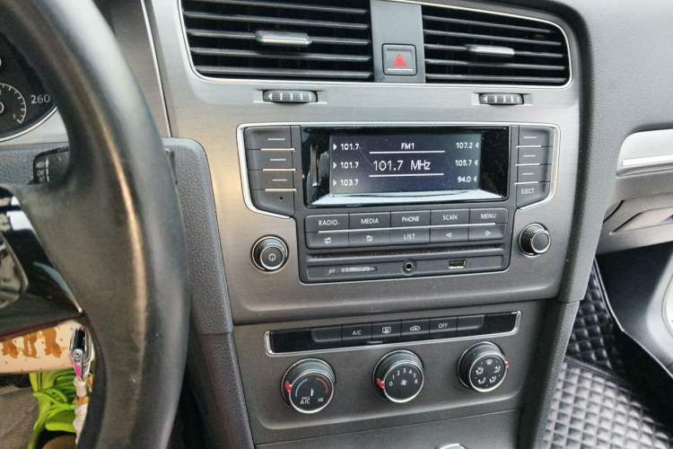 Used Volkswagen Golf 2015 1.4TSI Automatic Comfort Model Audio And AC Panel