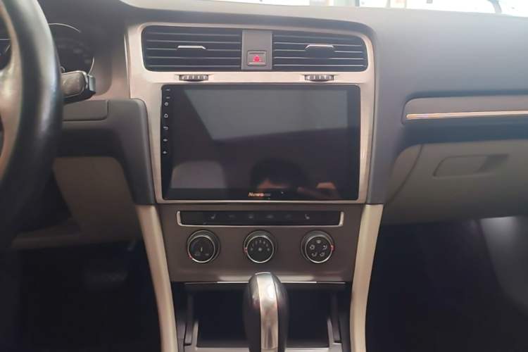 Used Volkswagen Golf 2015 1.6L Automatic Comfort Model Audio And AC Panel
