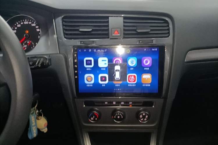 Used Volkswagen Golf 2015 1.6L Manual Fashion Edition Audio And AC Panel