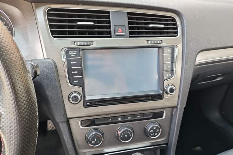 Used Volkswagen Golf 2015 1.6L Automatic Comfort Model Audio And AC Panel