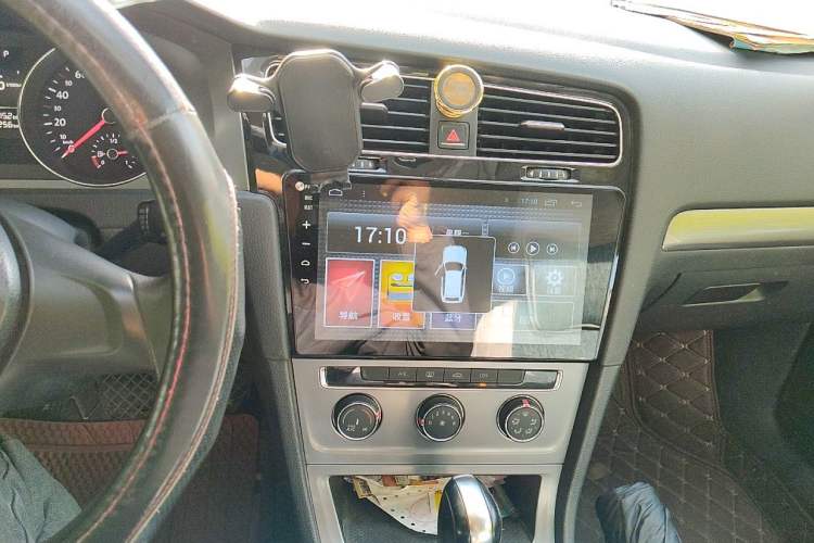 Used Volkswagen Golf 2015 1.6L Automatic Fashion Model Audio And AC Panel