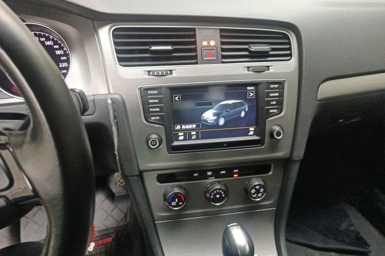Used Volkswagen Golf 2015 1.4TSI Comfort Travel Edition Audio And AC Panel