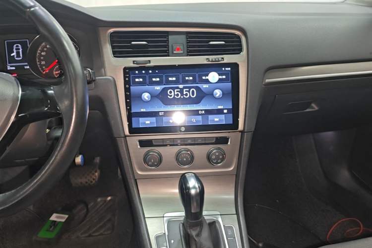 Used Volkswagen Golf 2015 1.2TSI Automatic Comfort Model Audio And AC Panel