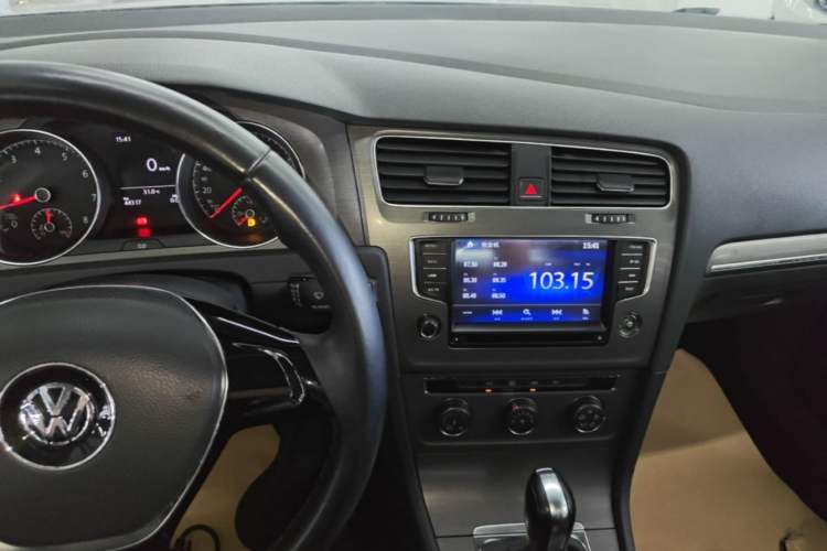 Used Volkswagen Golf 2015 1.4TSI Automatic Comfort Model Audio And AC Panel