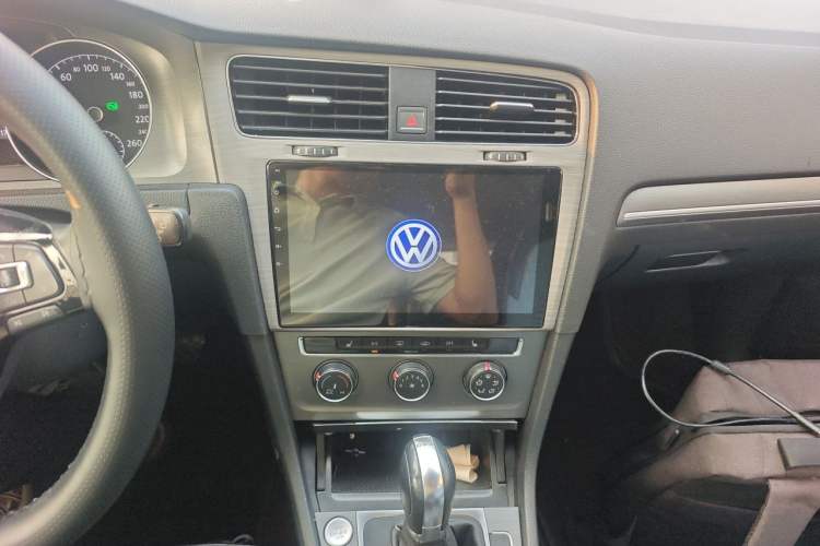 Used Volkswagen Golf 2015 1.4TSI Automatic Luxury Model Audio And AC Panel