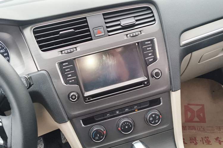 Used Volkswagen Golf 2015 1.6L Automatic Comfort Model Audio And AC Panel