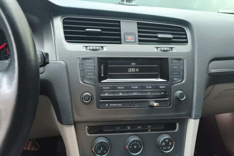 Used Volkswagen Golf 2015 1.4TSI Automatic Comfort Model Audio And AC Panel