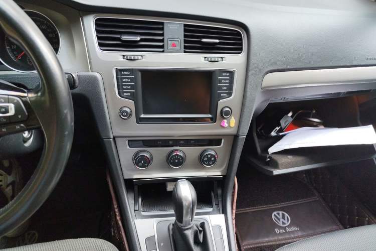 Used Volkswagen Golf 2015 1.4TSI Comfort Travel Edition Audio And AC Panel