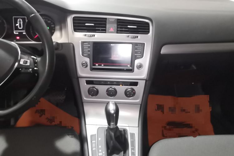 Used Volkswagen Golf 2015 1.4TSI Comfort Travel Edition Audio And AC Panel