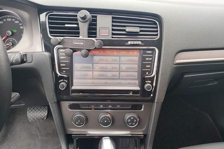 Used Volkswagen Golf 2015 1.6L Automatic Comfort Model Audio And AC Panel