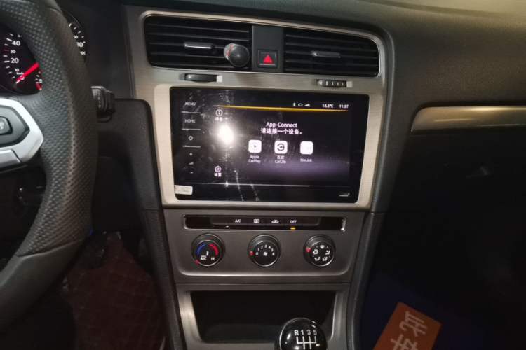 Used Volkswagen Golf 2015 1.6L Manual Fashion Edition Audio And AC Panel