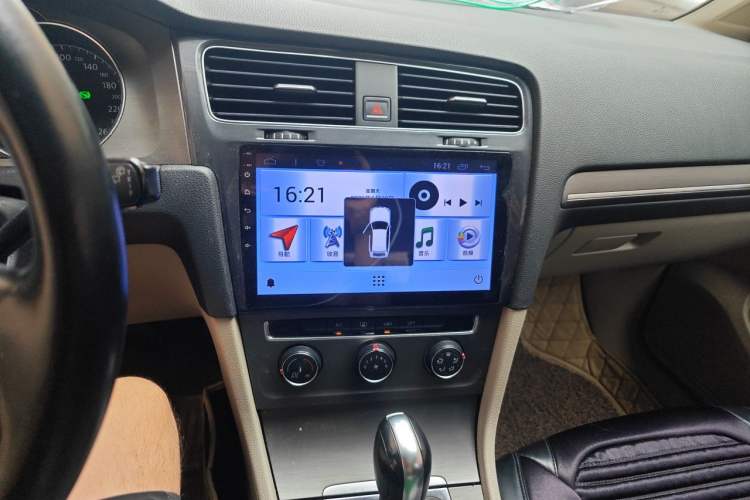 Used Volkswagen Golf 2015 1.6L Automatic Comfort Model Audio And AC Panel