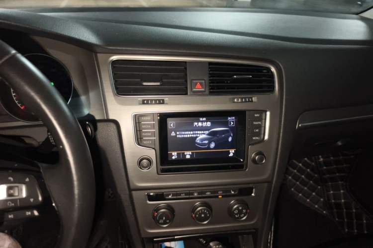 Used Volkswagen Golf 2015 1.4TSI Automatic Luxury Model Audio And AC Panel