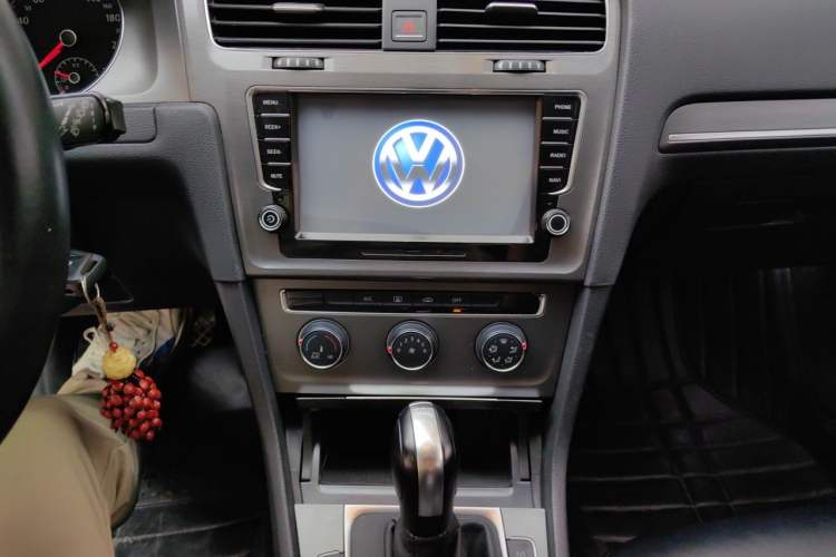 Used Volkswagen Golf 2015 1.4TSI Automatic Comfort Model Audio And AC Panel