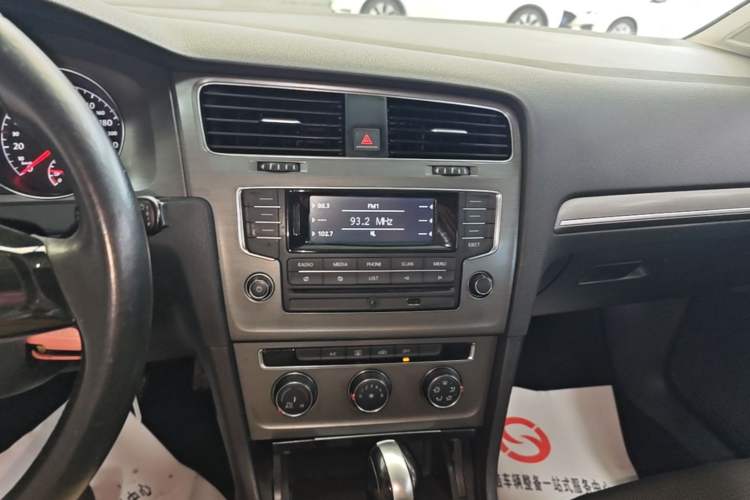 Used Volkswagen Golf 2015 1.6L Automatic Comfort Model Audio And AC Panel