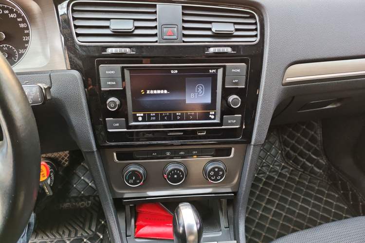Used Volkswagen Golf 2015 1.4TSI Automatic Comfort Model Audio And AC Panel