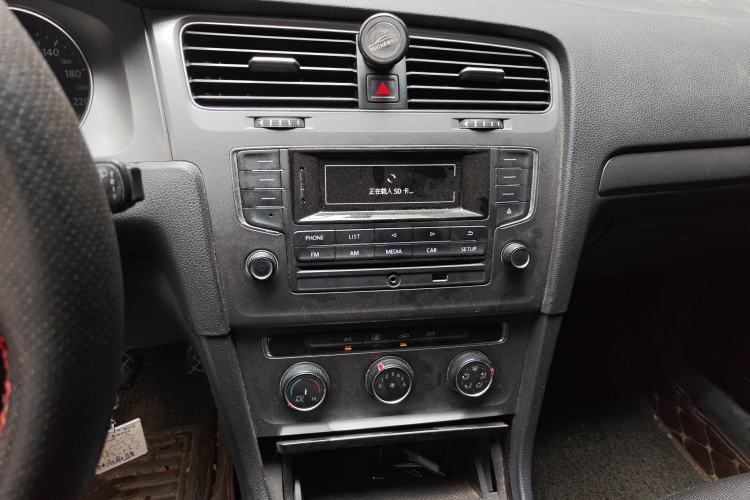 Used Volkswagen Golf 2015 1.6L Manual Fashion Edition Audio And AC Panel
