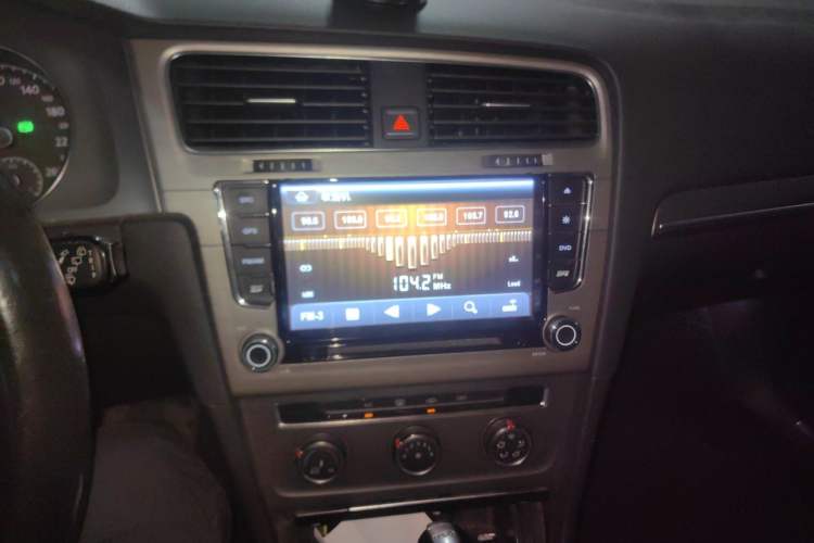 Used Volkswagen Golf 2015 1.4TSI Automatic Comfort Model Audio And AC Panel