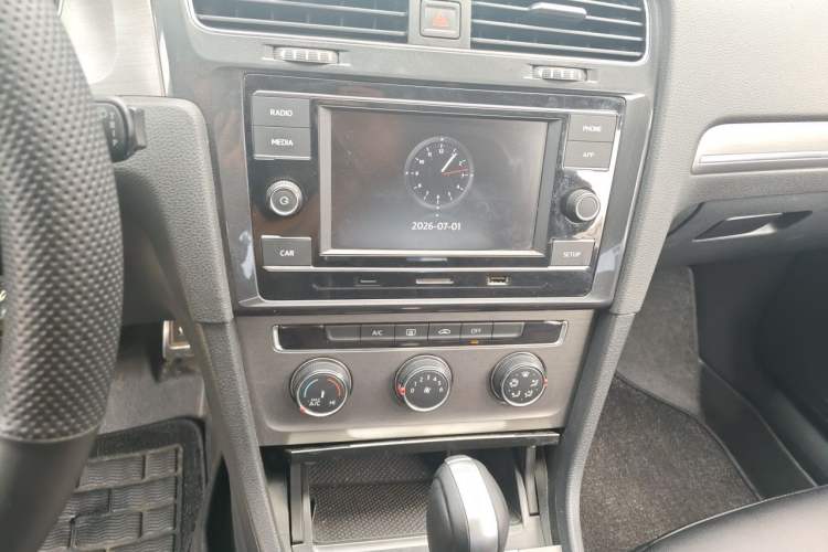 Used Volkswagen Golf 2015 1.4TSI Automatic Comfort Model Audio And AC Panel