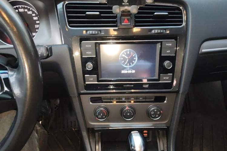 Used Volkswagen Golf 2015 1.4TSI Automatic Comfort Model Audio And AC Panel