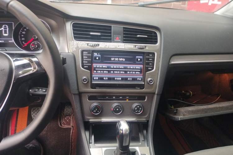 Used Volkswagen Golf 2015 1.4TSI Automatic Comfort Model Audio And AC Panel