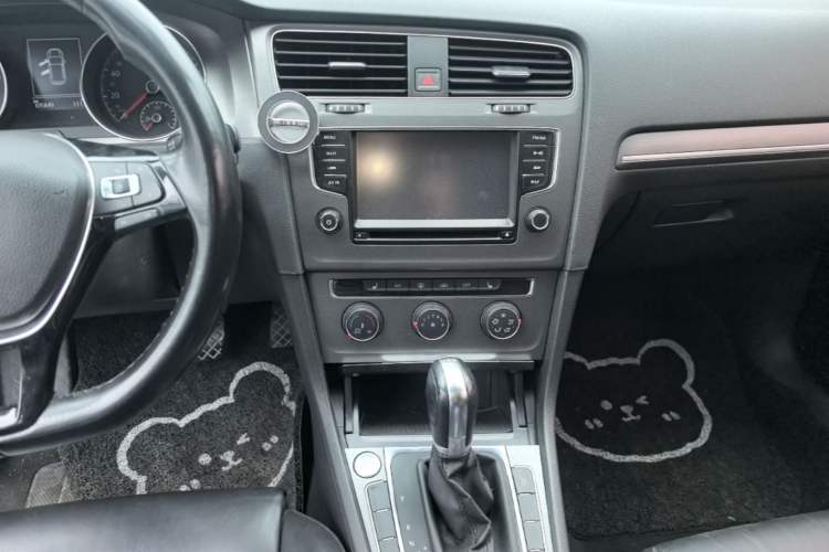 Used Volkswagen Golf 2015 1.4TSI Automatic Luxury Model Audio And AC Panel