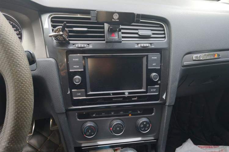 Used Volkswagen Golf 2015 1.4TSI Automatic Luxury Model Audio And AC Panel