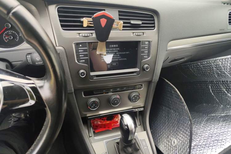 Used Volkswagen Golf 2015 1.4TSI Automatic Comfort Model Audio And AC Panel