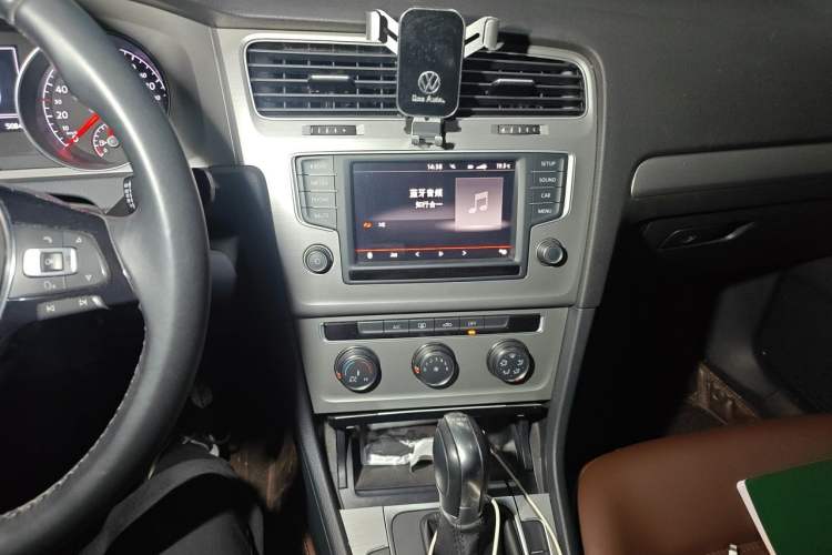 Used Volkswagen Golf 2015 1.4TSI Comfort Travel Edition Audio And AC Panel