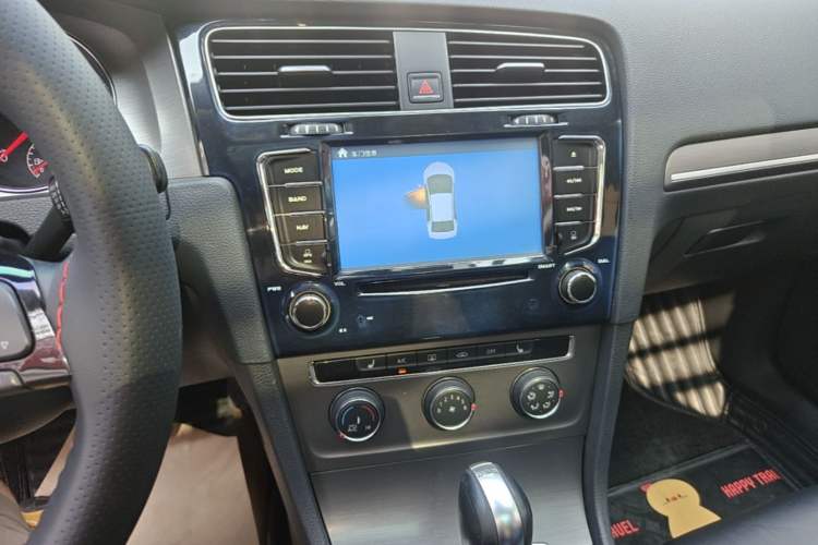 Used Volkswagen Golf 2015 1.4TSI Automatic Luxury Model Audio And AC Panel