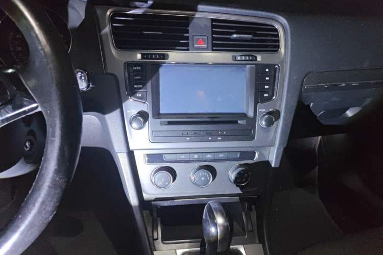 Used Volkswagen Golf 2015 1.6L Automatic Comfort Model Audio And AC Panel