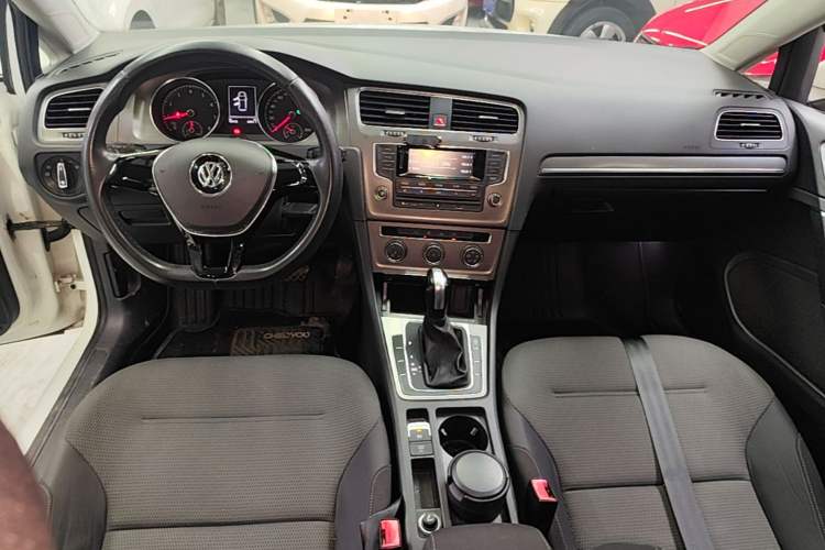 Used Volkswagen Golf 2015 1.4TSI Automatic Comfort Model Audio And AC Panel