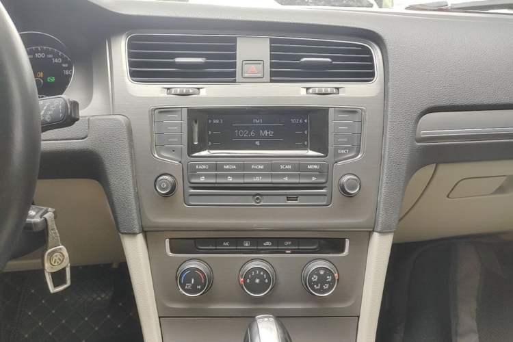Used Volkswagen Golf 2015 1.4TSI Automatic Comfort Model Audio And AC Panel