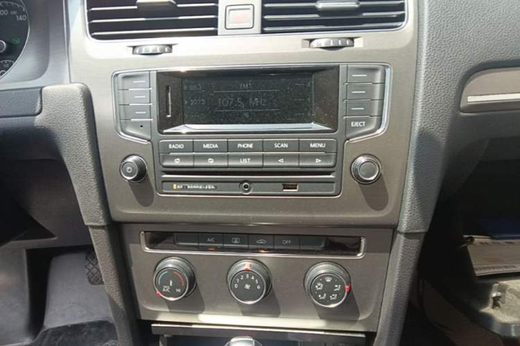 Used Volkswagen Golf 2015 1.4TSI Automatic Comfort Model Audio And AC Panel