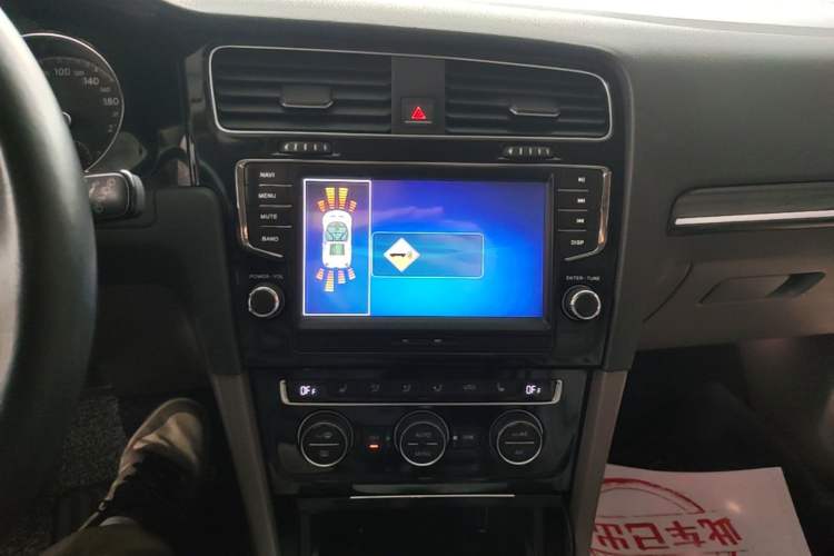Used Volkswagen Golf 2015 1.4TSI Automatic Flagship Model Audio And AC Panel