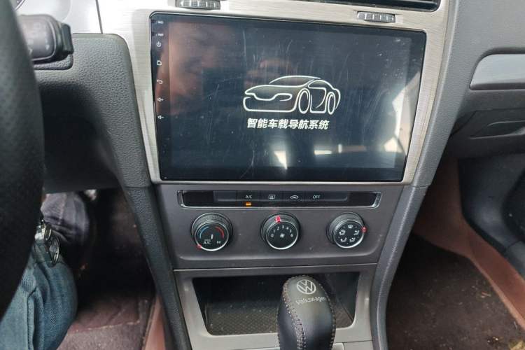 Used Volkswagen Golf 2015 1.6L Automatic Fashion Model Audio And AC Panel