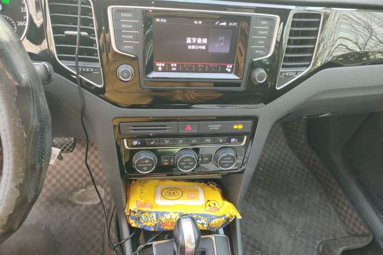 Used Volkswagen Golf 2015 1.4TSI Sportsvan Audio And AC Panel