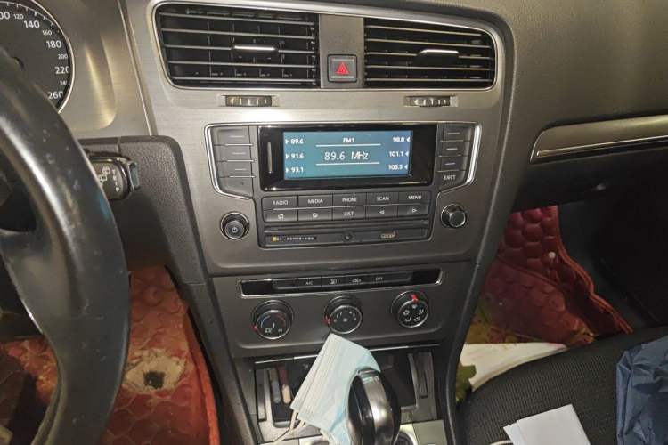 Used Volkswagen Golf 2015 1.4TSI Automatic Comfort Model Audio And AC Panel