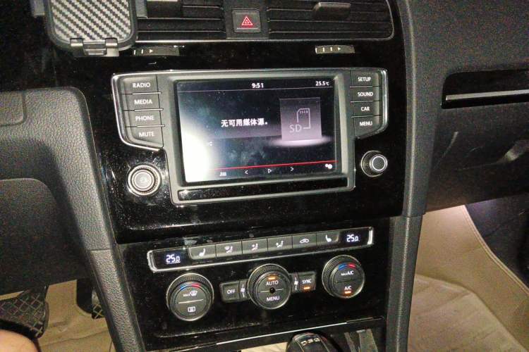 Used Volkswagen Golf 2015 1.4TSI Automatic Flagship Model Audio And AC Panel