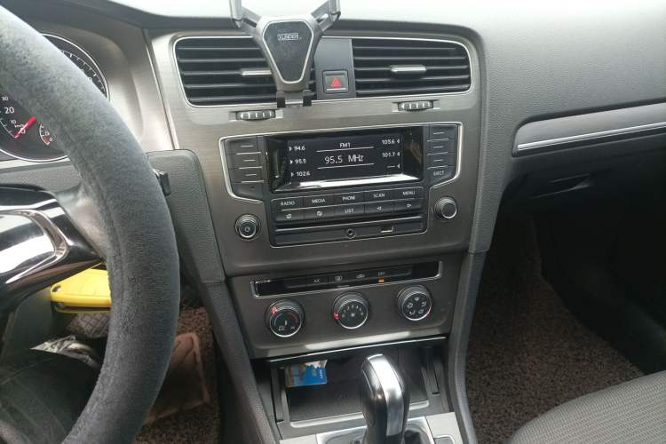 Used Volkswagen Golf 2015 1.6L Automatic Comfort Model Audio And AC Panel